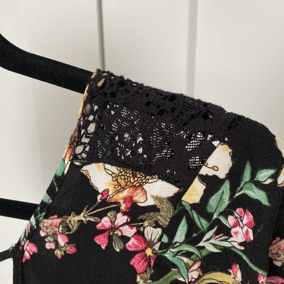 Floral Romper. Size S. brand of gypsies - Picture 3 of 3